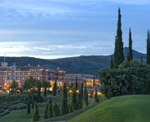 VILLA PADIERNA PALACE-EXTERIOR NOCHE